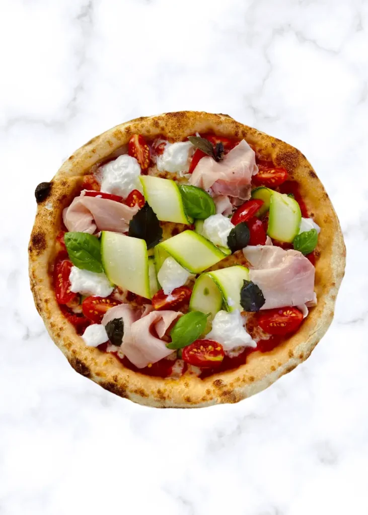 Pizza Caprice d'été à l'huile de basilic : : Une Explosion de Saveurs Méditerranéennes PIZZA CAPRICE DETE 731x1024