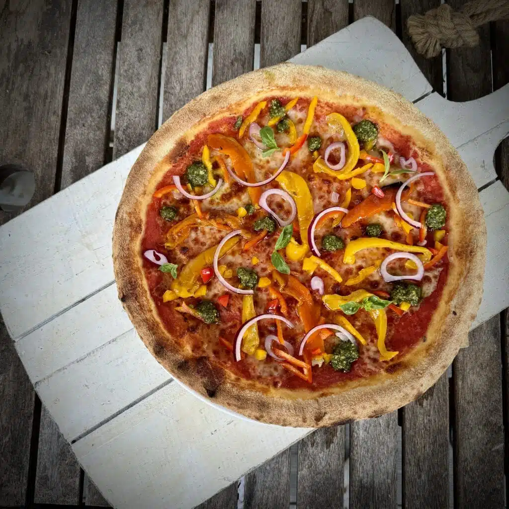 Pizza aux Poivrons Rouges et Jaunes : Une Explosion de Couleurs et de Saveurs PIZZA POIVRONS 1024x1024