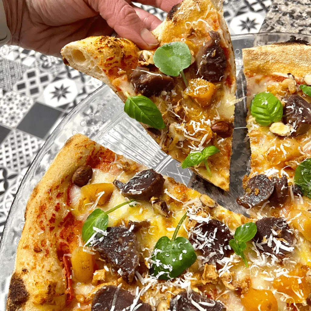 Pizza aux gésiers confits et abricots secs Pizza Gesiers 1024x1024