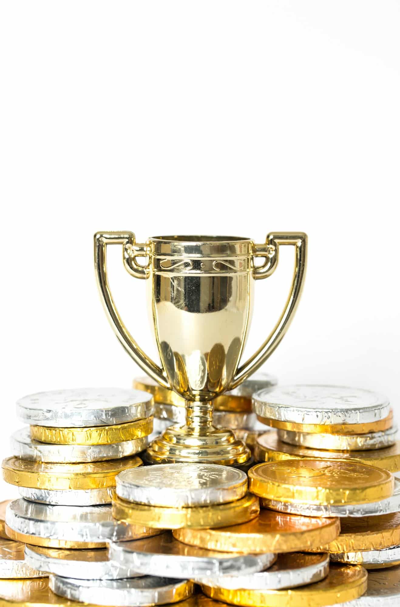 A gold trophy surrounded by prize-money for the winner of Victor of a competition