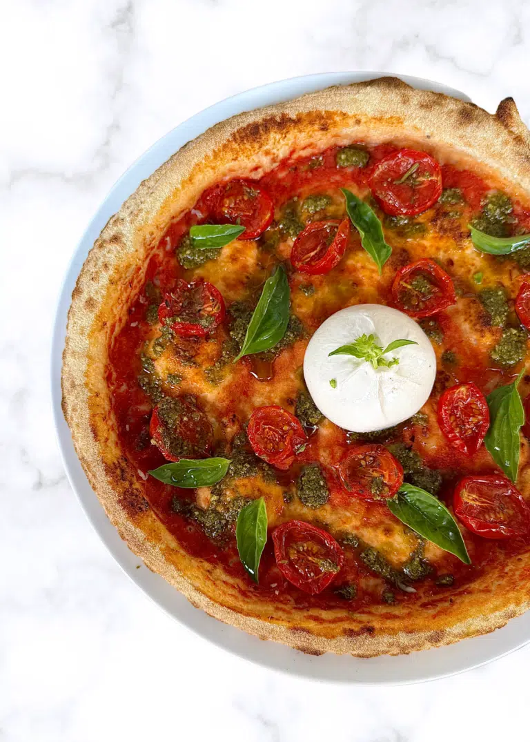 pizza aux tomates confites et burrata